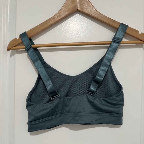 Reebok Women’s Medium Sports Bra Slate Blue Convertible Straps - Picture 2 of 7
